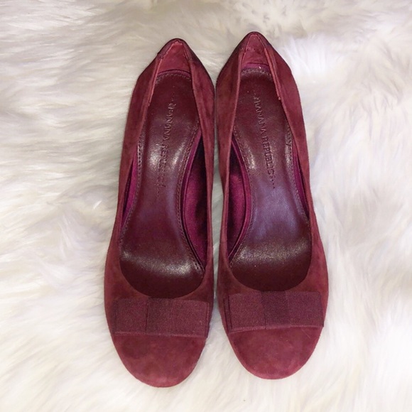 BANANA REPUBLIC Burgundy Suede Bow Heels - Picture 3 of 6